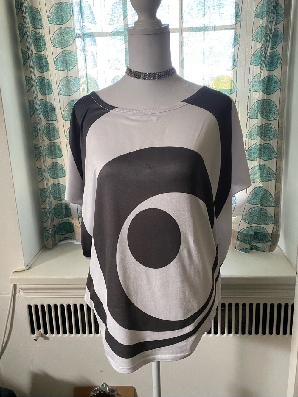 Go Couture Black & White Graphic Scoop Neck Top